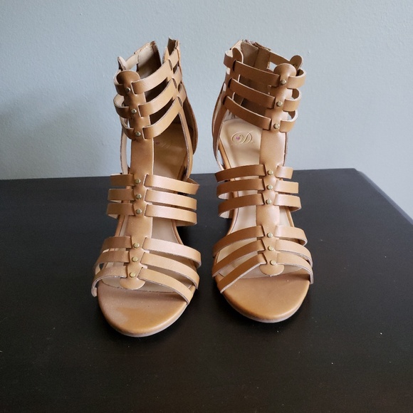 Nude Heels - Picture 3 of 5